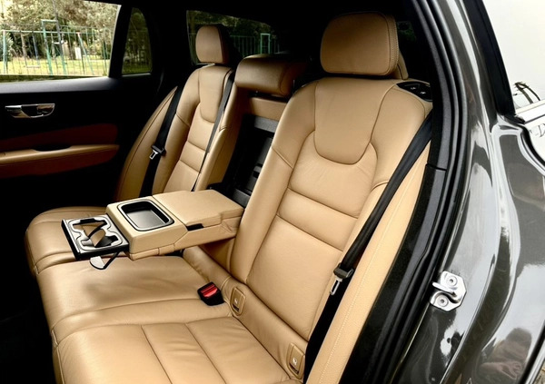 Volvo V60 cena 84400 przebieg: 117890, rok produkcji 2018 z Żukowo małe 781